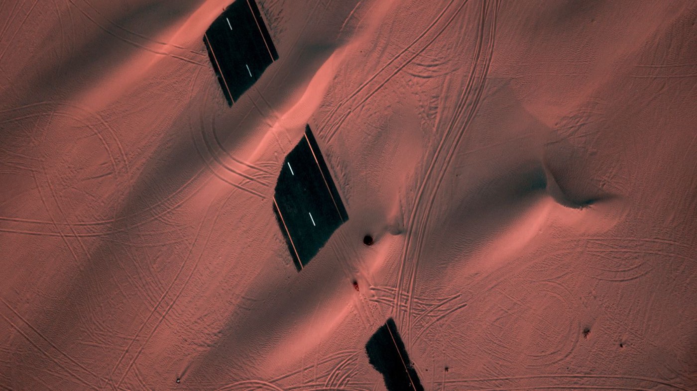 Sand over the access roads of an empty district